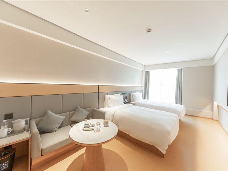 Ji Changshou Road Yaxin Life Plaza 3*
