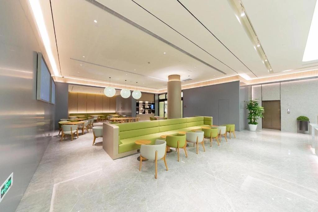 Ji Changshou Road Yaxin Life Plaza 3*