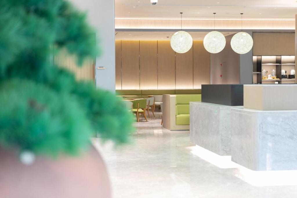 Ji Changshou Road Yaxin Life Plaza Hotel 3*